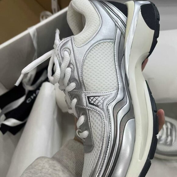 Chanel casual sneakers for women - Picture 3 of 5